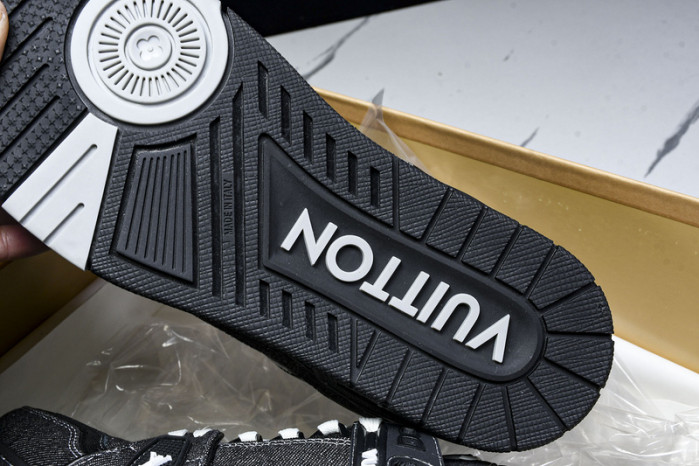LOU1VTON SNEAKER