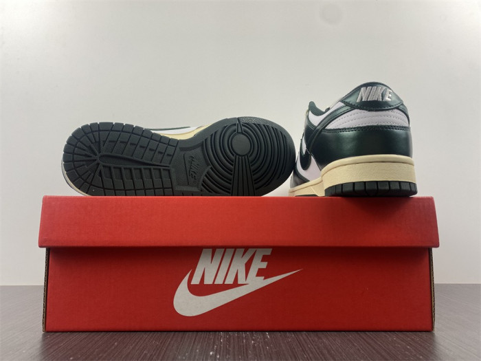 nike dunk low vintage green dq8580-100