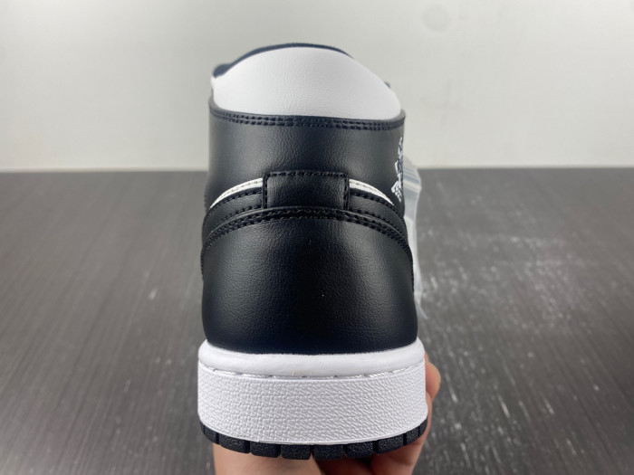 air jordan 1 mid "black/white" dv0991-101