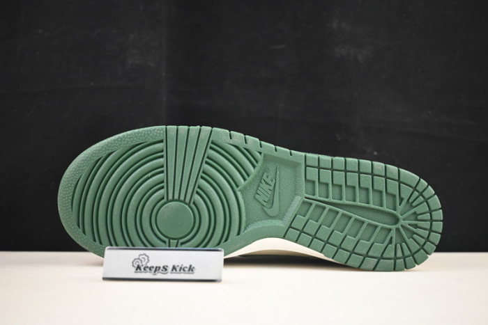 nike dunk low tan green fb7160-231