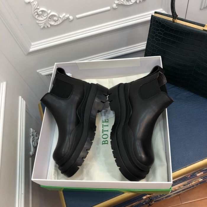 botteg*Ve*ne*ta tire leather ankle boots
